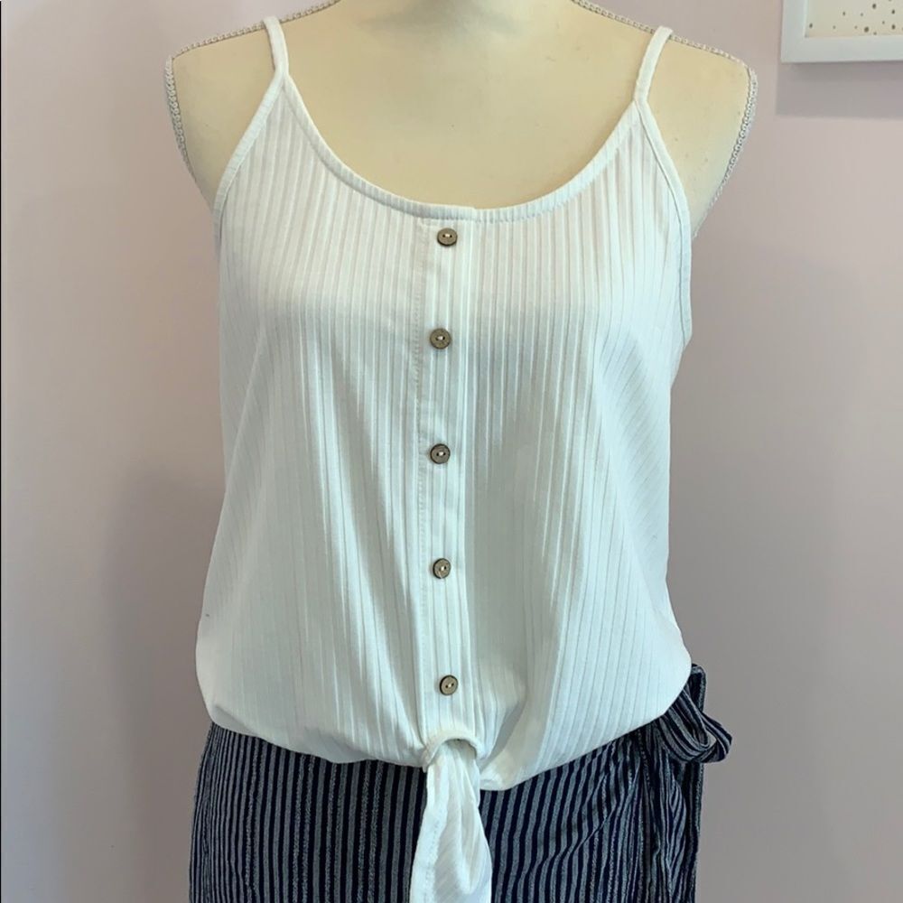 🎉 HP 🎉 Le Lis Tank Top White Knotted Button Down